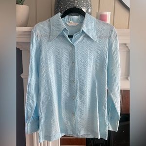 Vintage Koret blue polka dot textured button down shirt